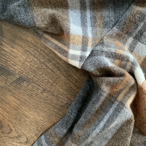 3X soft stretch shacket Zenana plaid neutrals - Picture 3 of 6